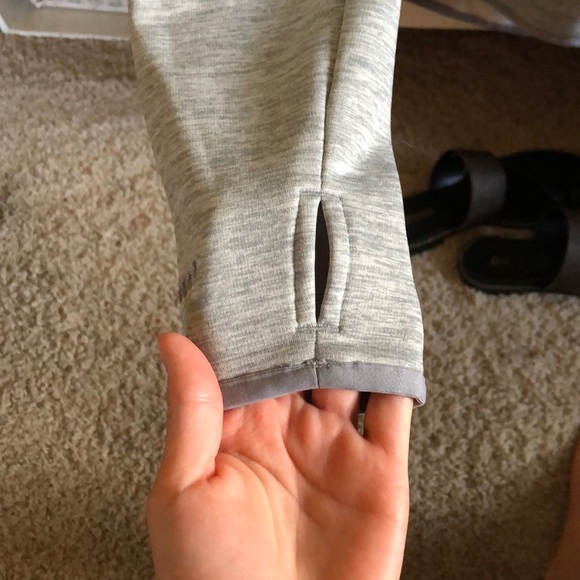 Heather grey under armour hoodie - Picture 3 of 6